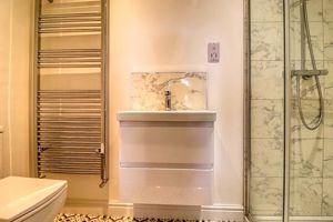 Ensuite- click for photo gallery